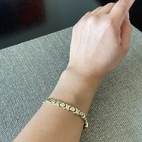 COPY - Vintage 14k Gold Hugs and Kisses bracelet - Picture 3 of 13